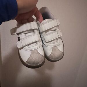 Adidas sneakers size 7 toddler